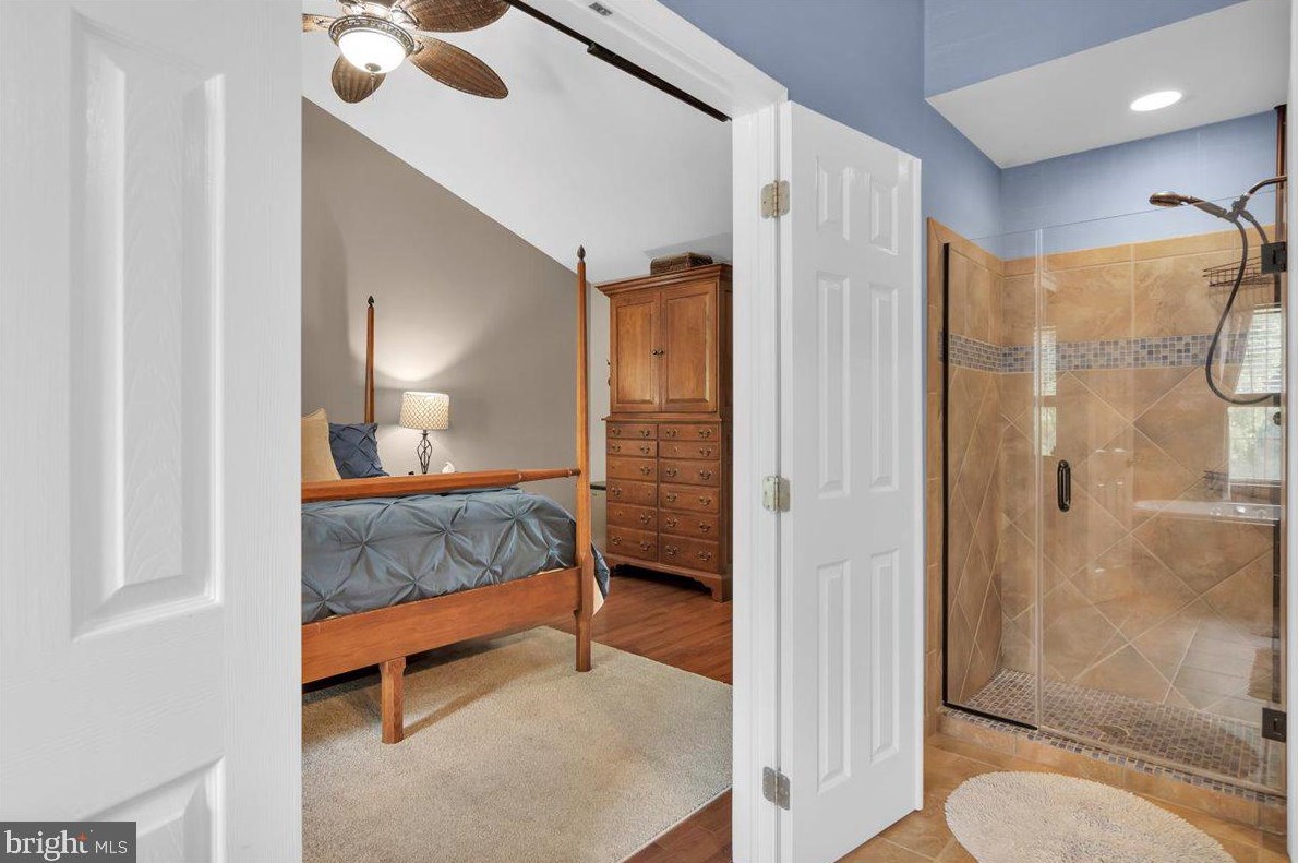 1 Arrowhead Dr, Burlington NJ 08016-3946 exterior