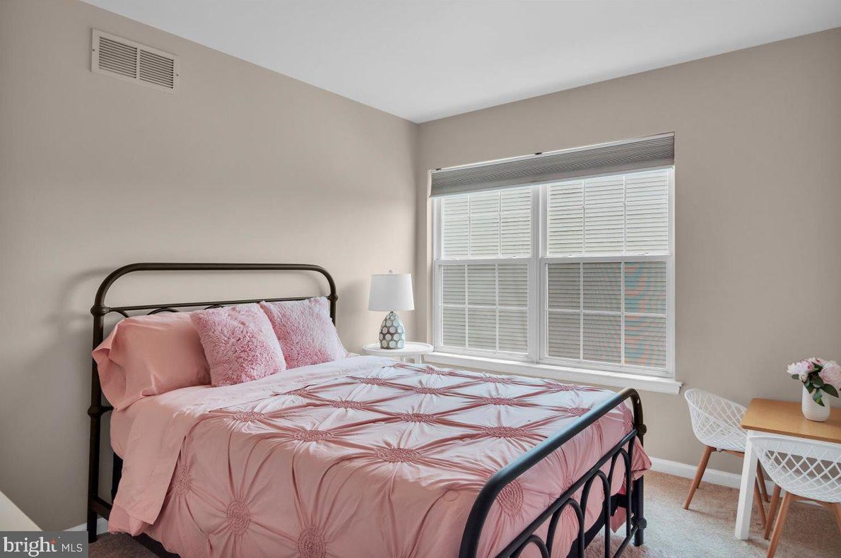 1 Arrowhead Dr, Burlington NJ 08016-3946 exterior