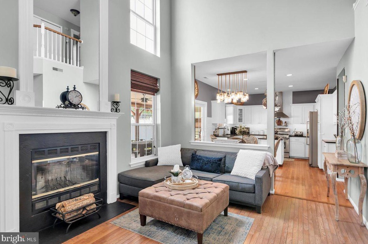 1 Arrowhead Dr, Burlington NJ 08016-3946 exterior