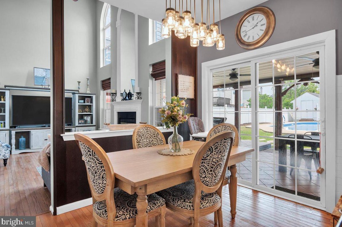 1 Arrowhead Dr, Burlington NJ 08016-3946 exterior