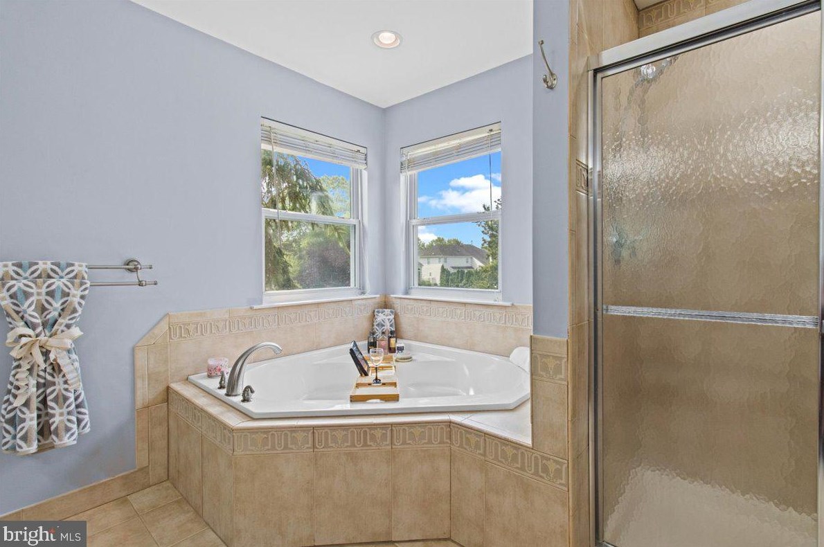 13 Goldspire Ln, Burlington NJ 08016-4357 exterior