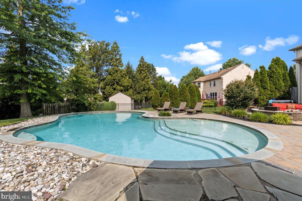 13 Goldspire Ln, Burlington NJ 08016-4357 exterior