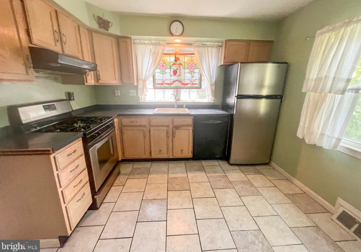 419 Church St, Moorestown NJ  08057-1742 exterior