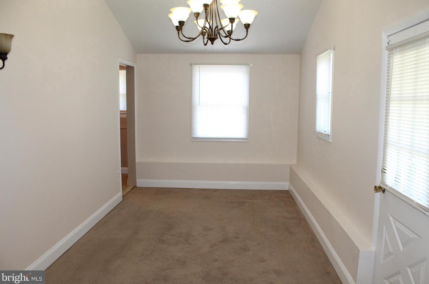 405 Holmes Dr, Burlington NJ 08016-2815 exterior