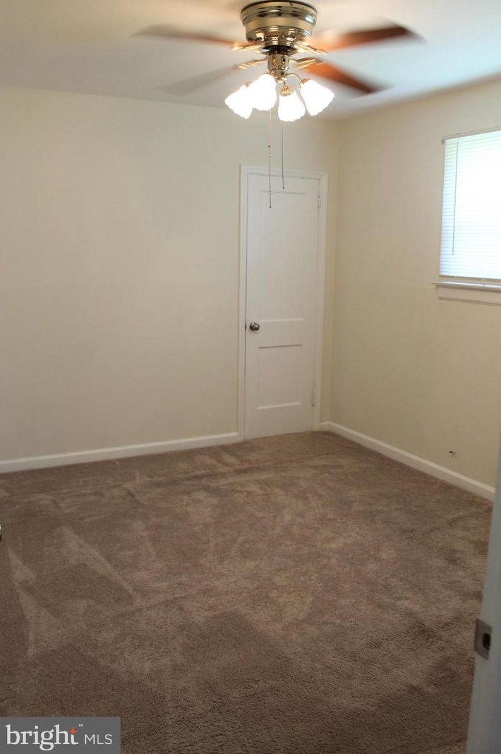 405 Holmes Dr, Burlington NJ 08016-2815 exterior