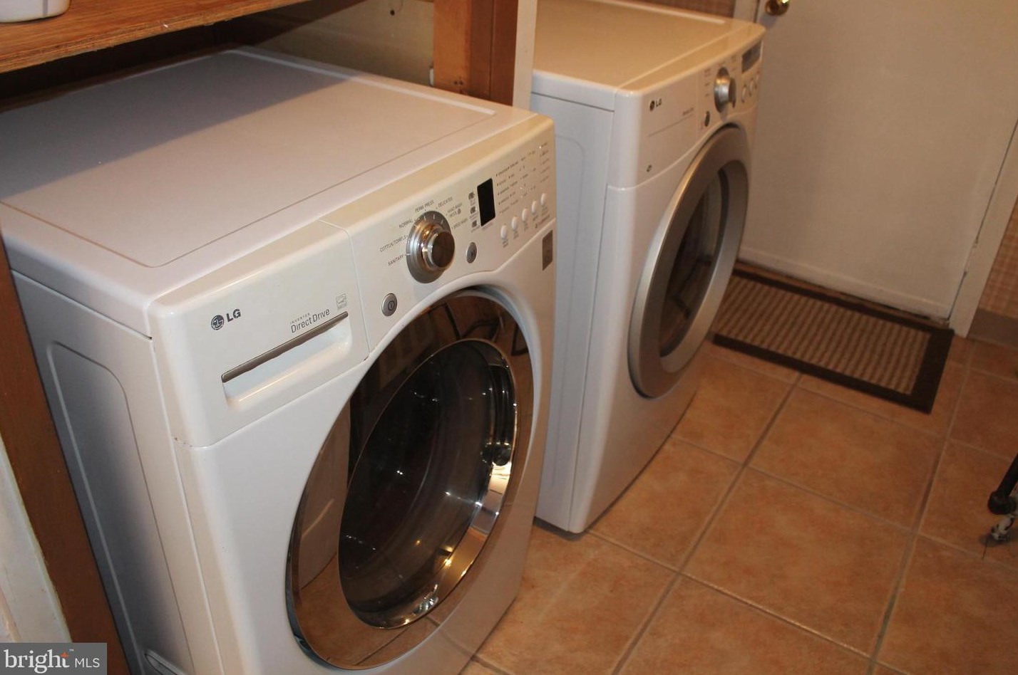 405 Holmes Dr, Burlington NJ 08016-2815 exterior