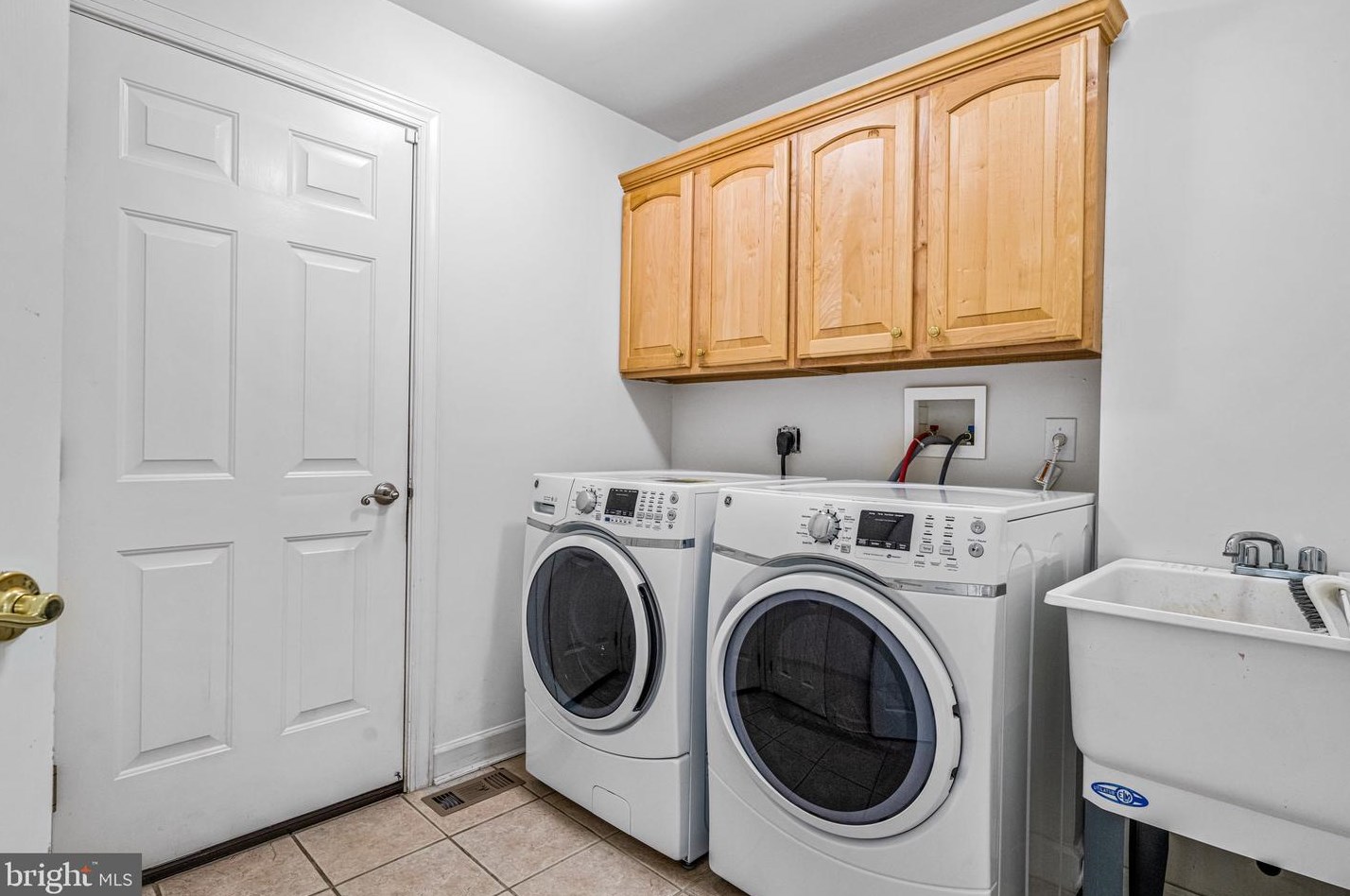 629 Windsock Way, Moorestown NJ exterior