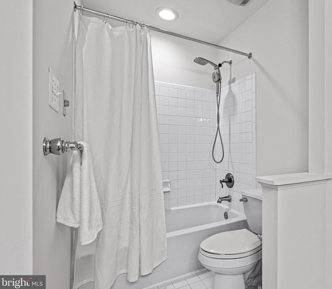 629 Windsock Way, Moorestown NJ exterior