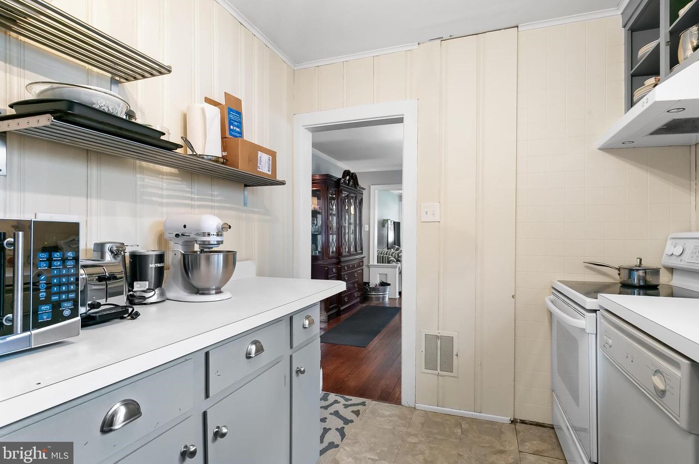 329 Washington Ave, Moorestown NJ 08057-1874 exterior