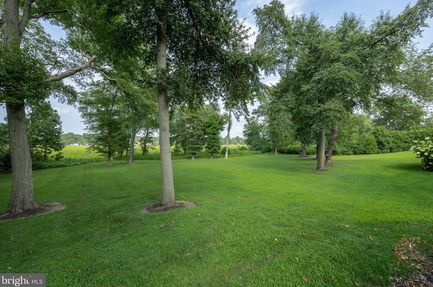 34 Cv Rd, Moorestown NJ 08057-3950 exterior