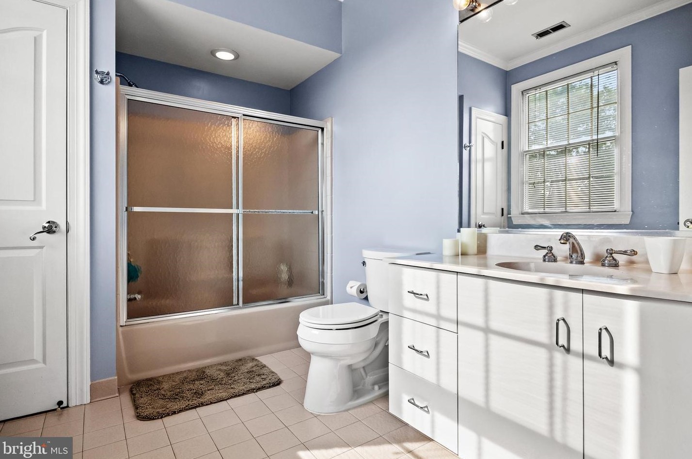 34 Cv Rd, Moorestown NJ 08057-3950 exterior