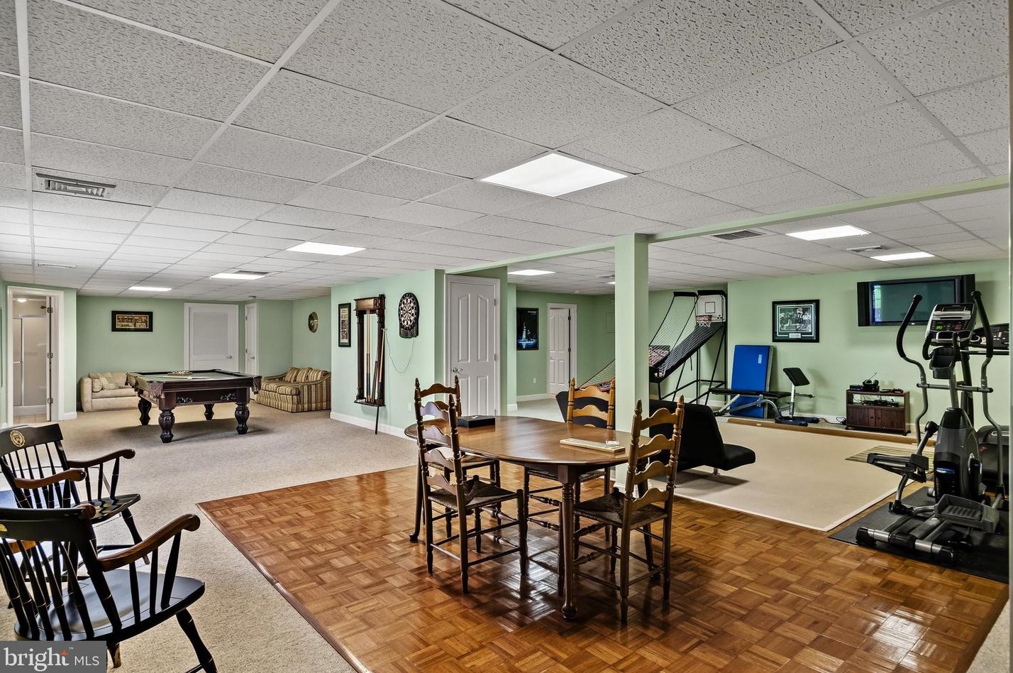 34 Cv Rd, Moorestown NJ 08057-3950 exterior