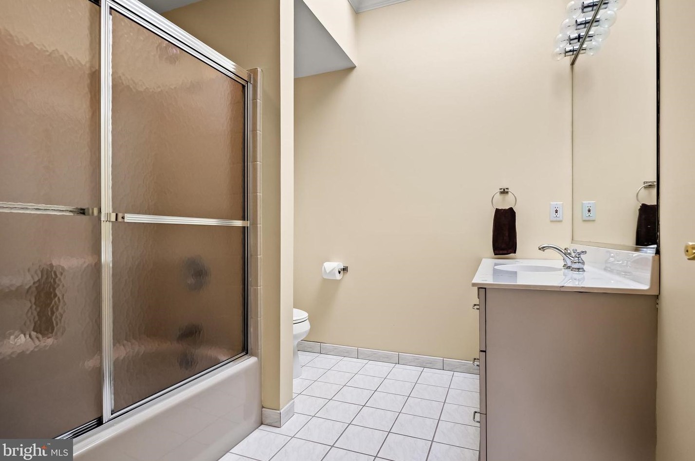 34 Cv Rd, Moorestown NJ 08057-3950 exterior