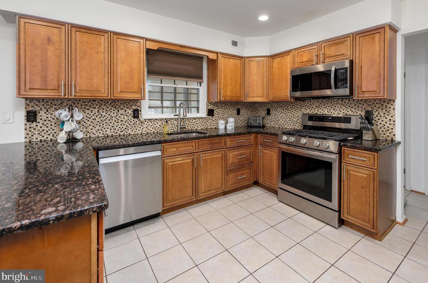 1 Edinburgh Ln, Mount Laurel NJ  08054-1203 exterior