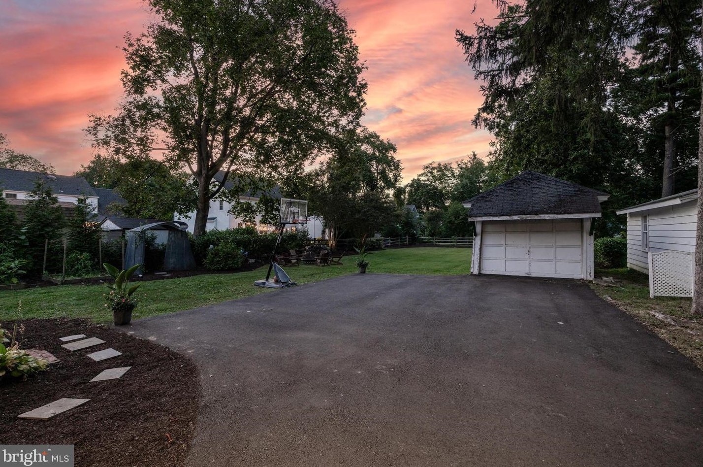 15 Maple Ave, Moorestown NJ 08057-1860 exterior