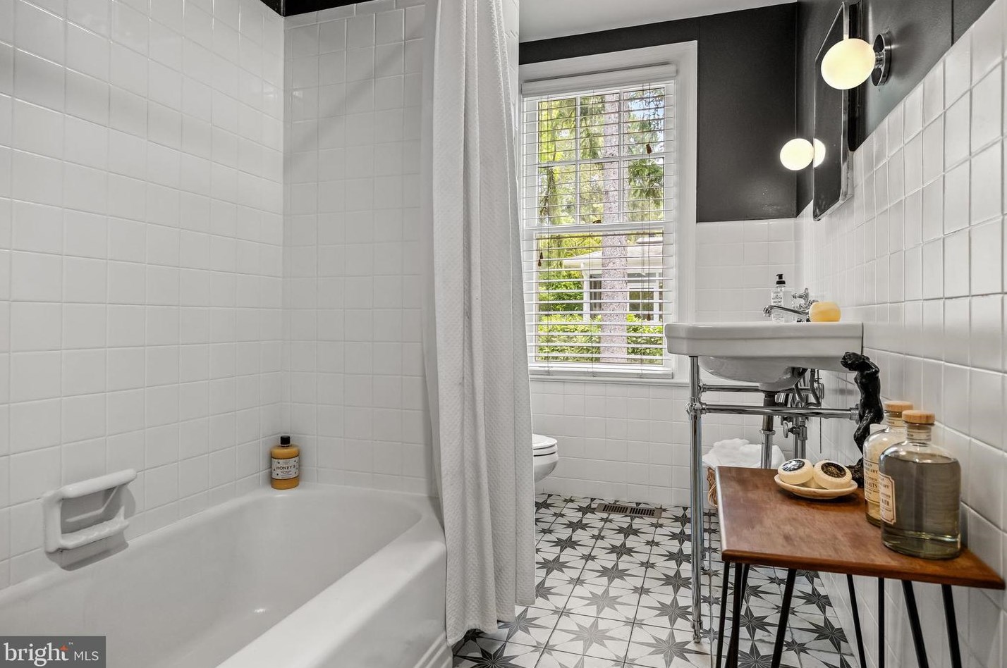 15 Maple Ave, Moorestown NJ 08057-1860 exterior