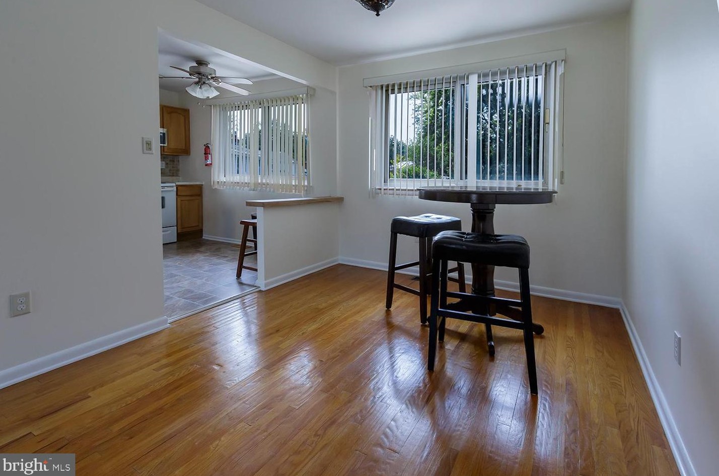 113 Beechwood Dr, Mount Laurel NJ  08054-1040 exterior