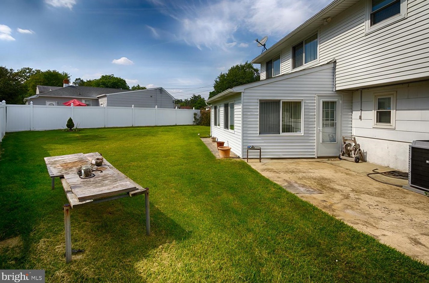 113 Beechwood Dr, Mount Laurel NJ  08054-1040 exterior