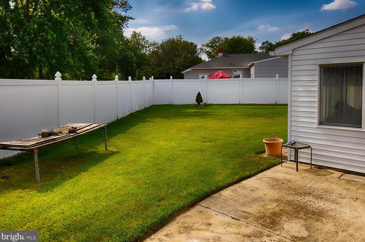 113 Beechwood Dr, Mount Laurel NJ  08054-1040 exterior
