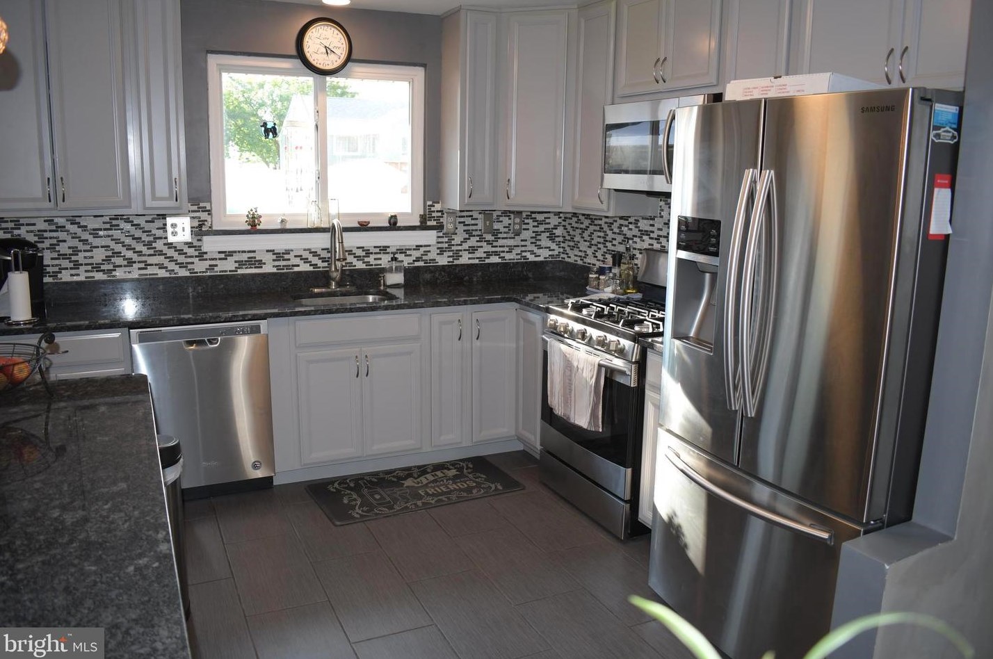 12 Crestwood Dr, Burlington NJ 08016-3112 exterior