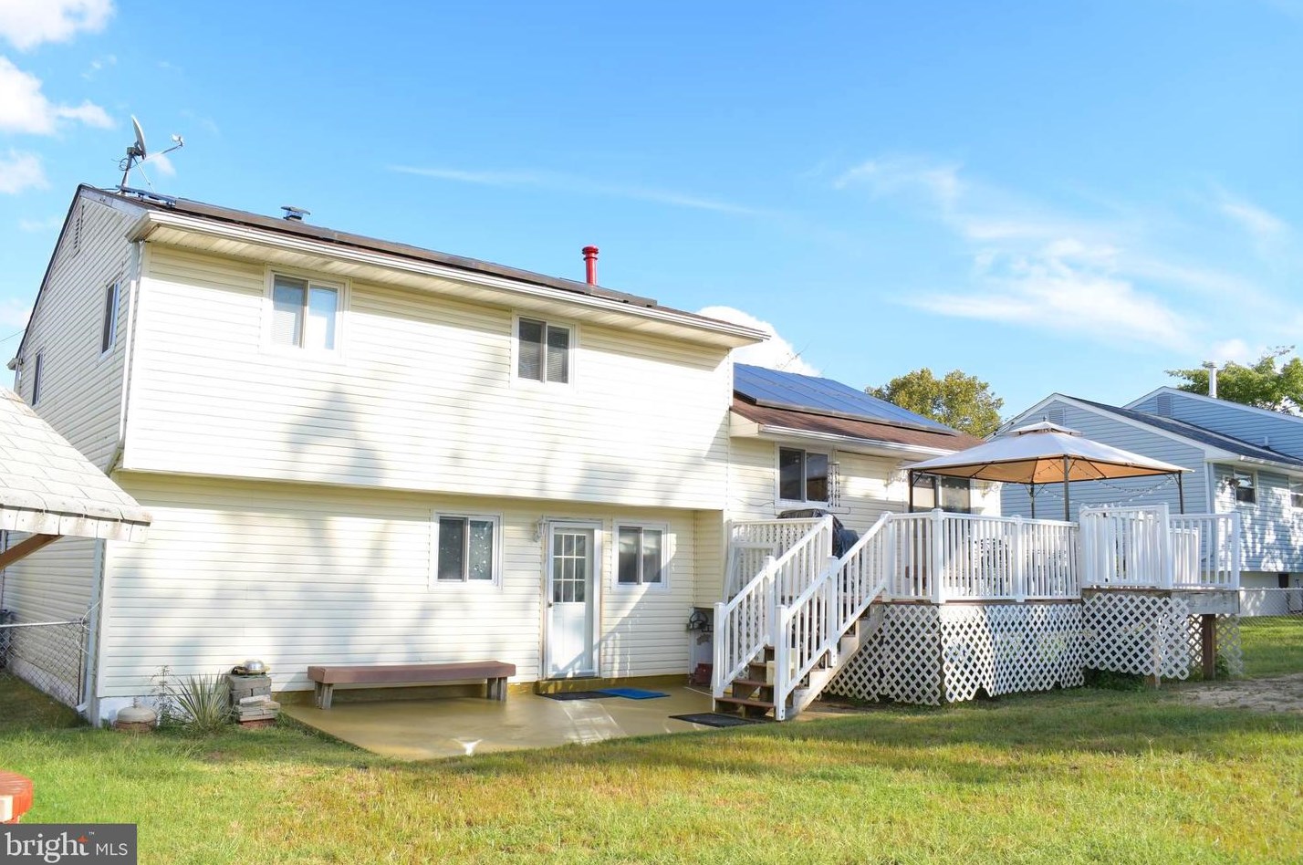 12 Crestwood Dr, Burlington NJ 08016-3112 exterior