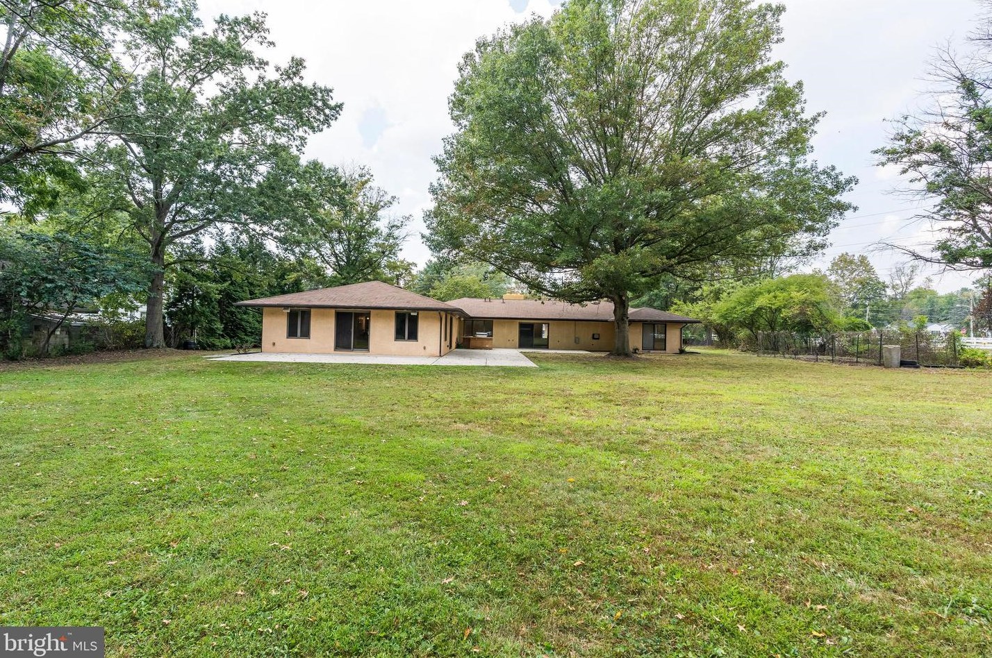 4304 Bridgeboro Rd, Moorestown NJ 08057-1417 exterior