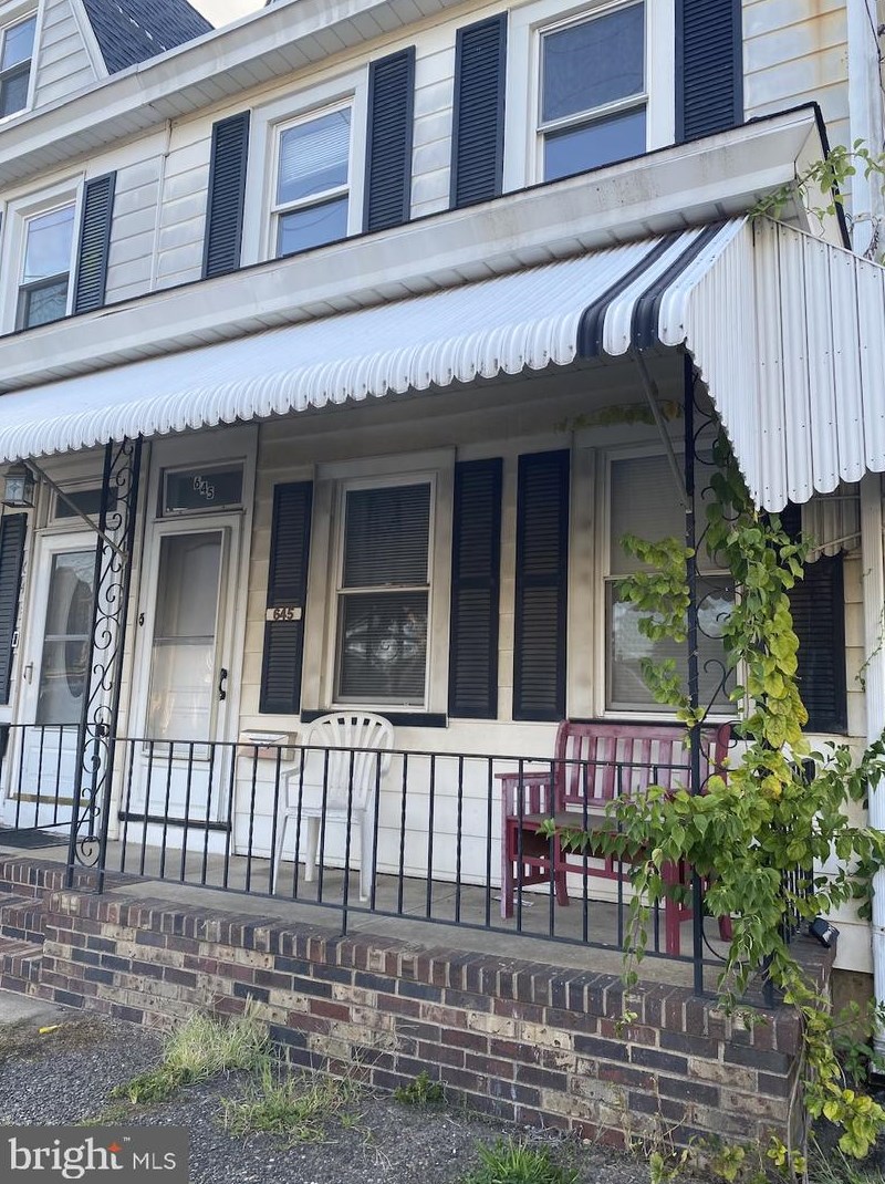 645 Bordentown Rd, Burlington NJ  08016-1923 exterior