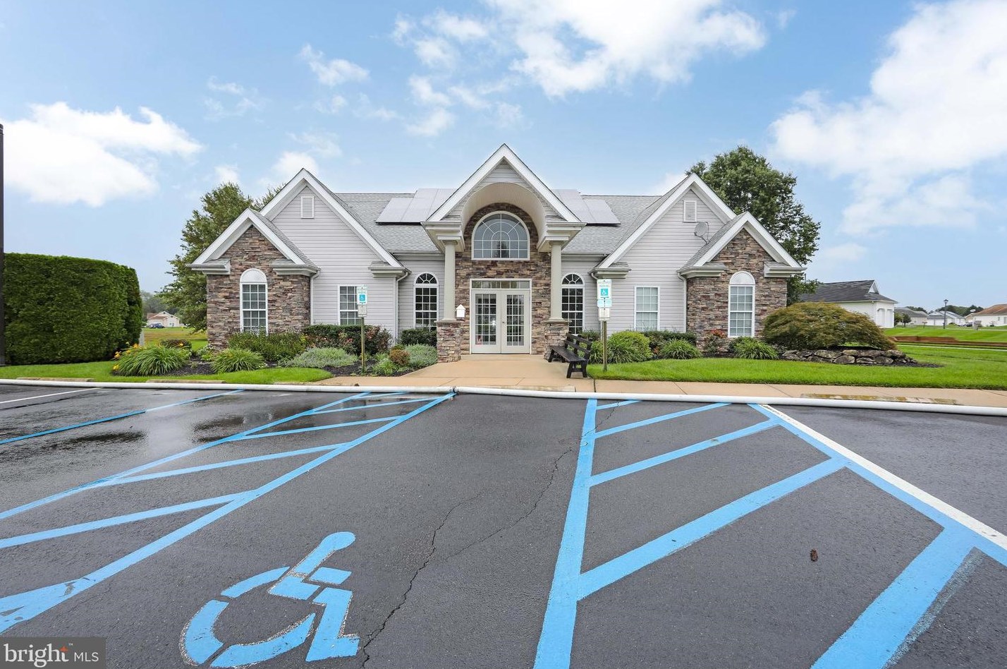 106 Alexander Rd, Beverly NJ  08010-3112 exterior