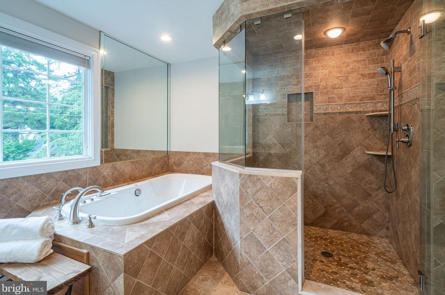 23 Pontiac Dr, Medford NJ 08055-8146 exterior