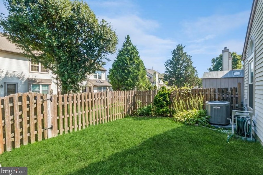 14 Alderton Ln, Mount Laurel NJ  08054-6219 exterior