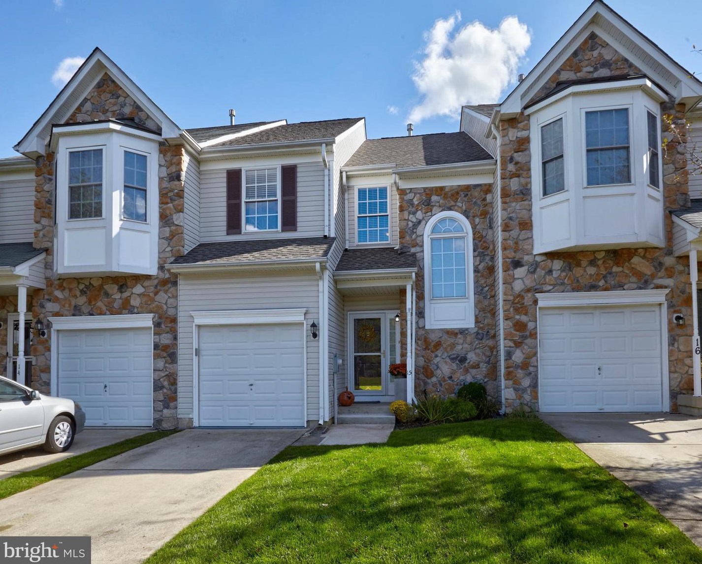 15 Farmington Ct, Chesterfield NJ  08505-3184 exterior