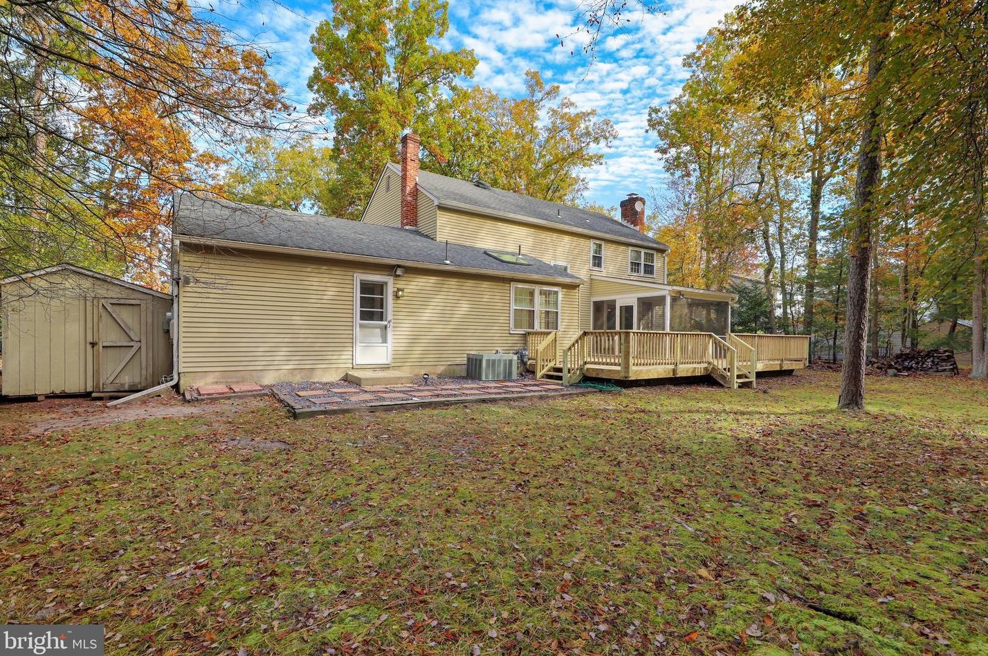 13 Lakeside Dr, Medford NJ  08055-9205 exterior