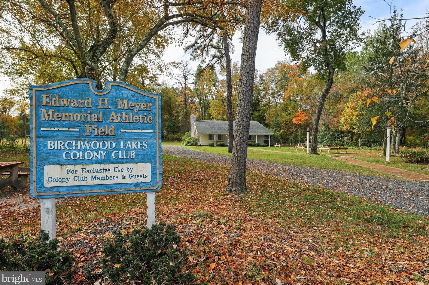 13 Lakeside Dr, Medford NJ  08055-9205 exterior