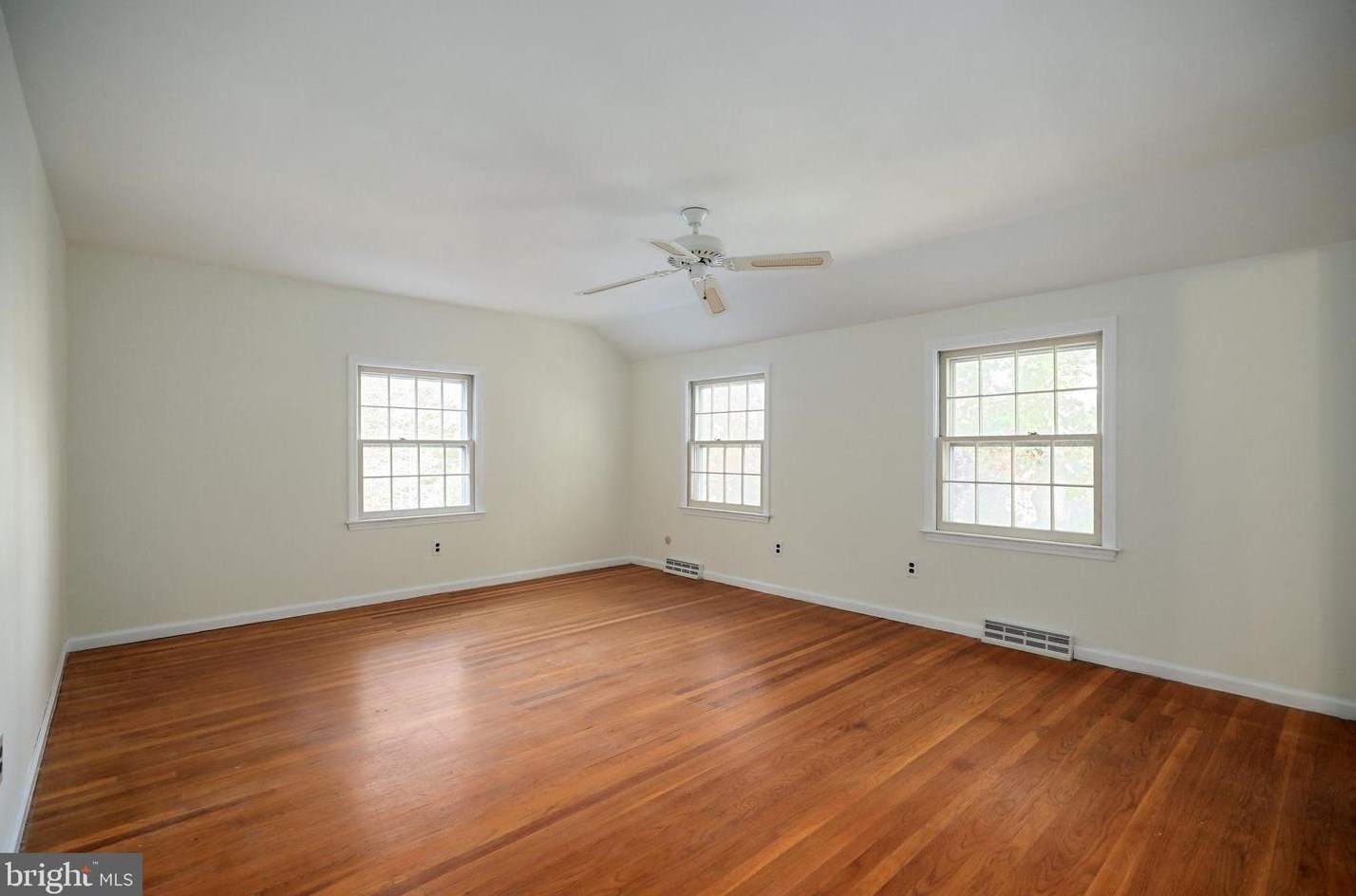 13 Lakeside Dr, Medford NJ  08055-9205 exterior