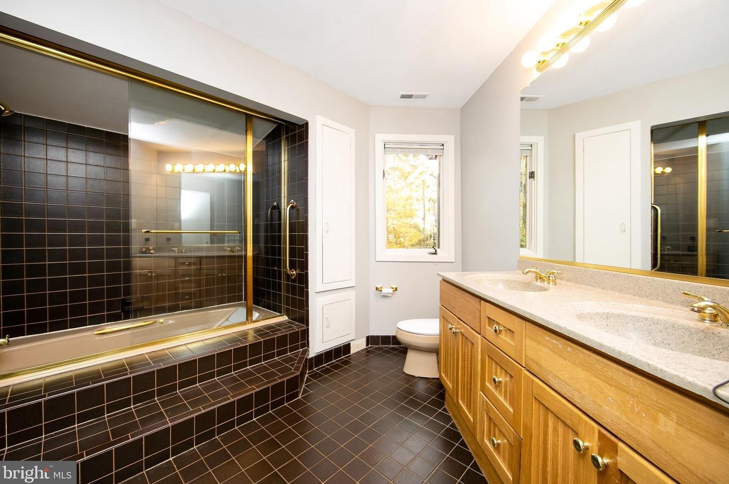 28 Centennial Dr, Medford NJ  08055-8139 exterior