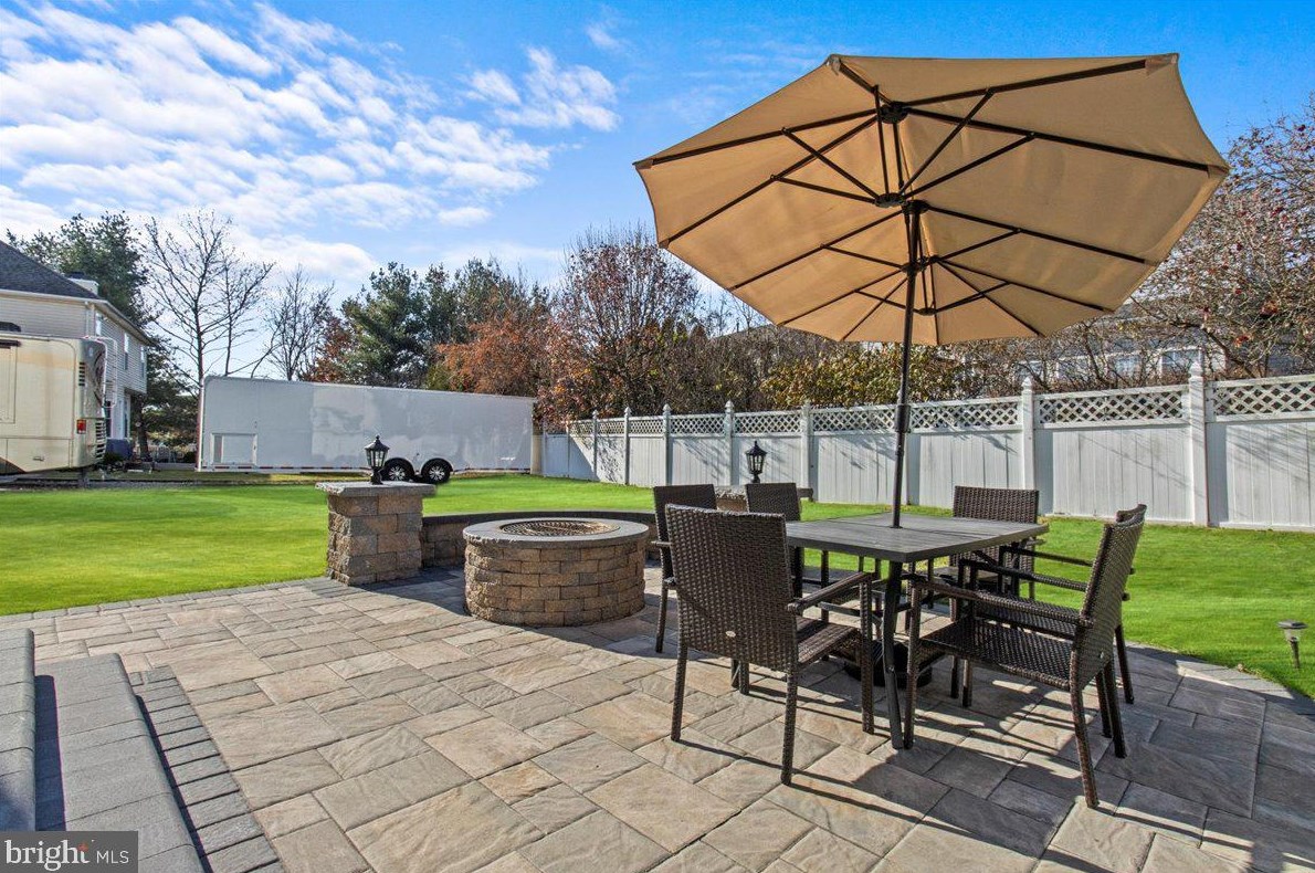 13 Equestrian Dr, Burlington NJ 08016-3065 exterior