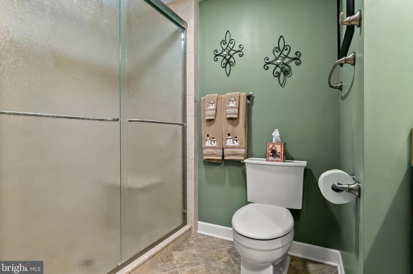 112 Fairfax Dr, Riverton NJ  08077-2133 exterior