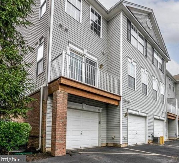 1831 Jason Dr, Riverton NJ  08077-1553 exterior