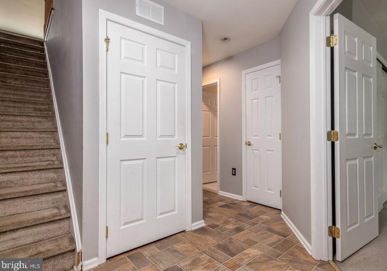 1831 Jason Dr, Riverton NJ  08077-1553 exterior