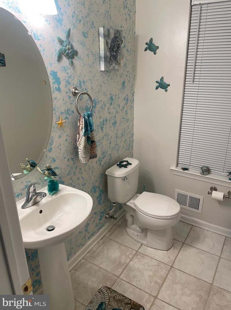 1831 Jason Dr, Riverton NJ  08077-1553 exterior