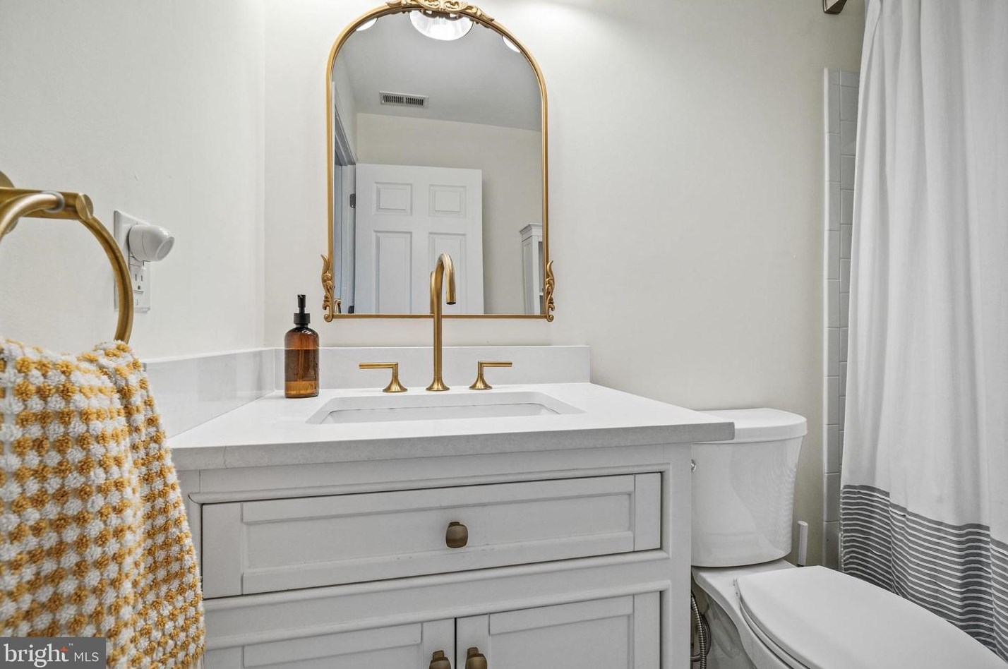 1578 Jason Dr, Riverton NJ  08077-1558 exterior