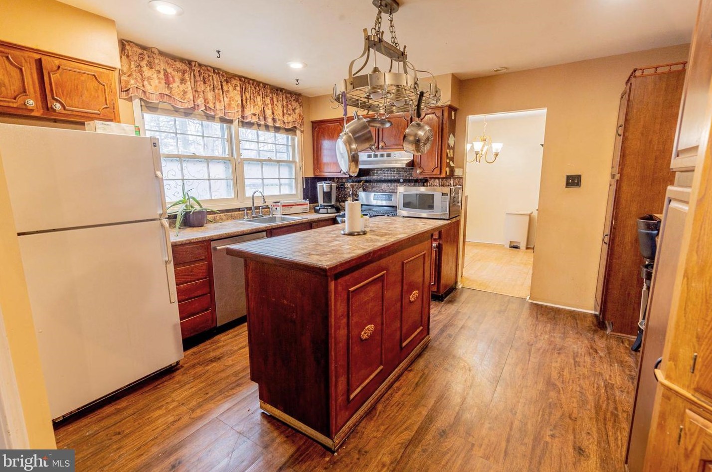 8 Essex Ln, Willingboro NJ  08046-2243 exterior