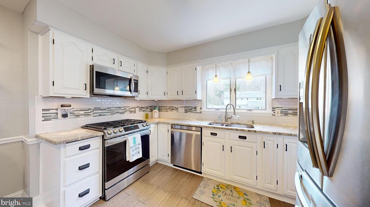 108 Chatham Rd, Mount Laurel NJ  08054-1002 exterior