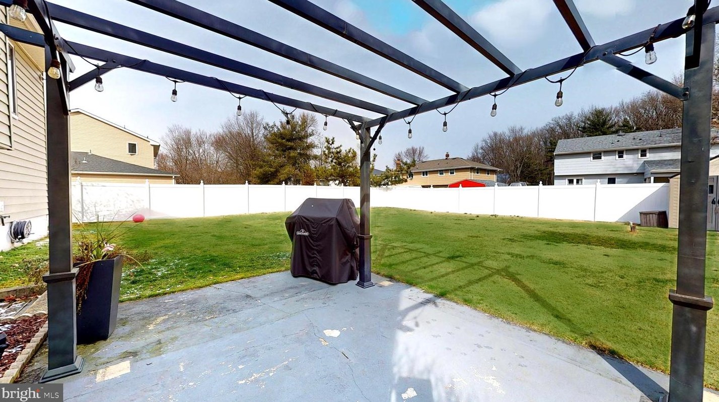 108 Chatham Rd, Mount Laurel NJ  08054-1002 exterior