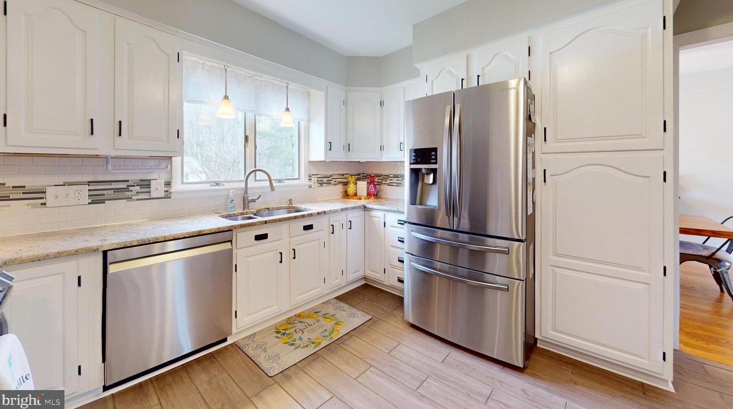 108 Chatham Rd, Mount Laurel NJ  08054-1002 exterior