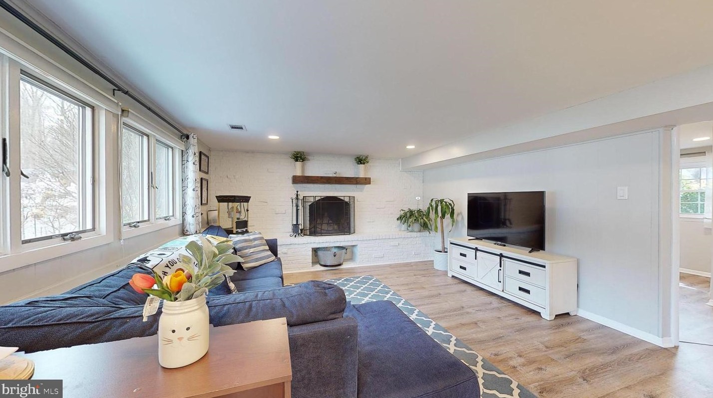 108 Chatham Rd, Mount Laurel NJ  08054-1002 exterior