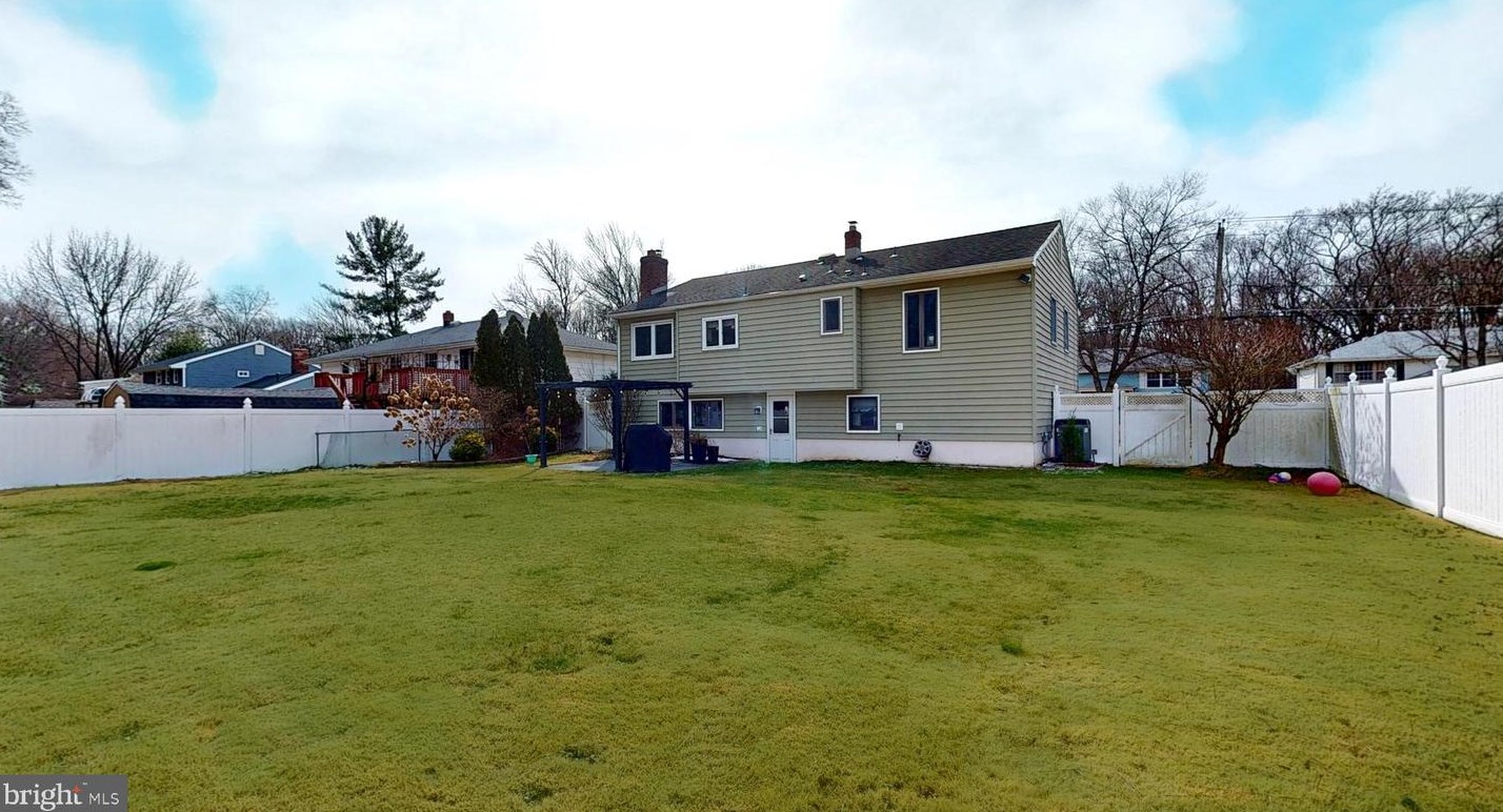 108 Chatham Rd, Mount Laurel NJ  08054-1002 exterior