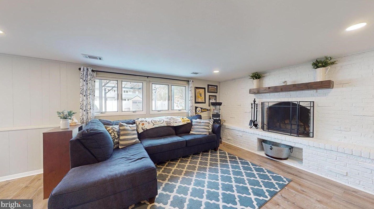 108 Chatham Rd, Mount Laurel NJ  08054-1002 exterior