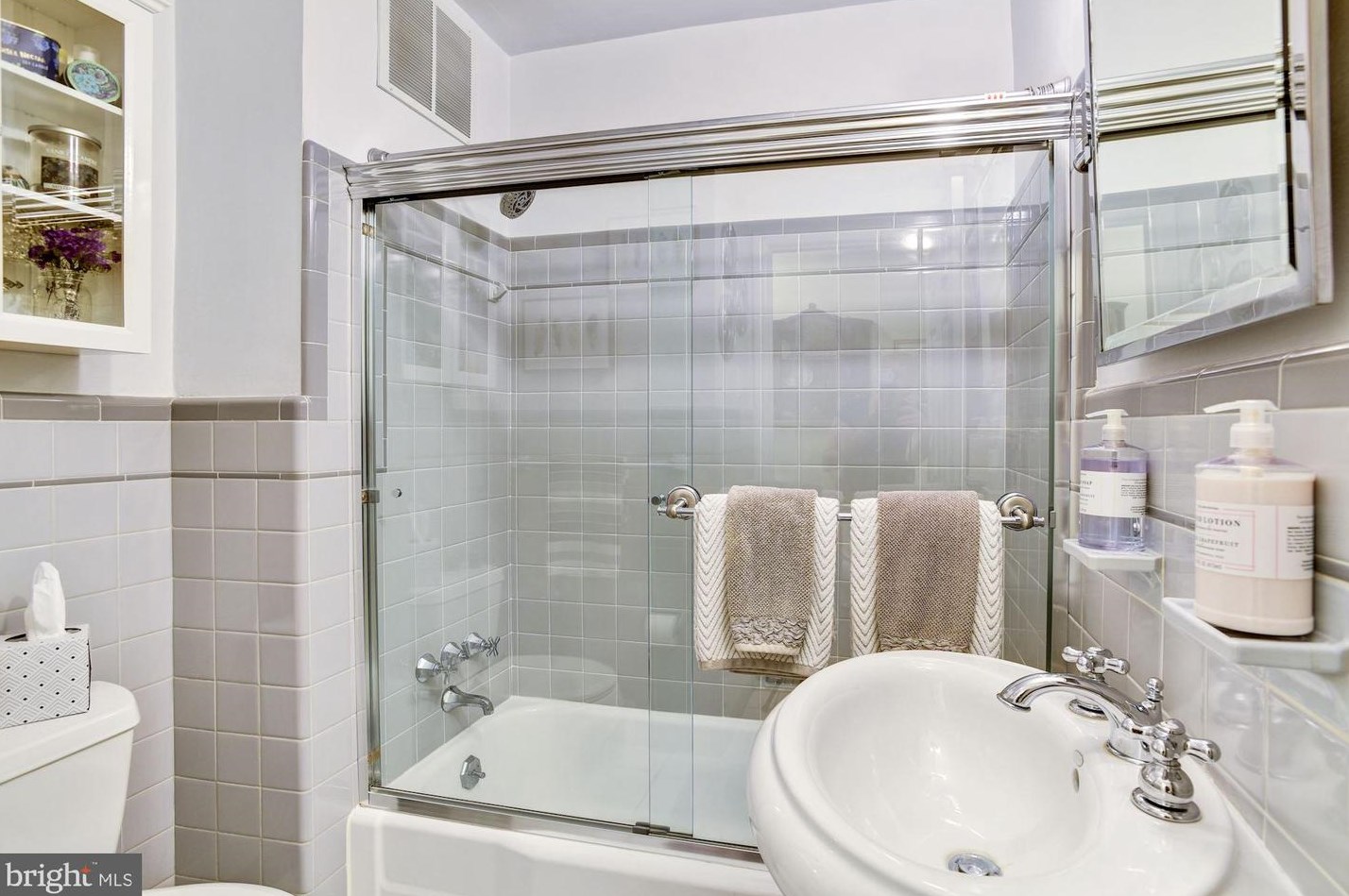 602 Camden Ave, Moorestown NJ  08057-2242 exterior