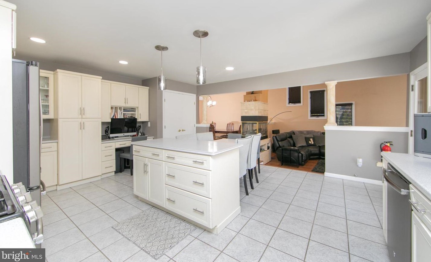 36 Hockey Dr, Columbus NJ  08022-9501 exterior